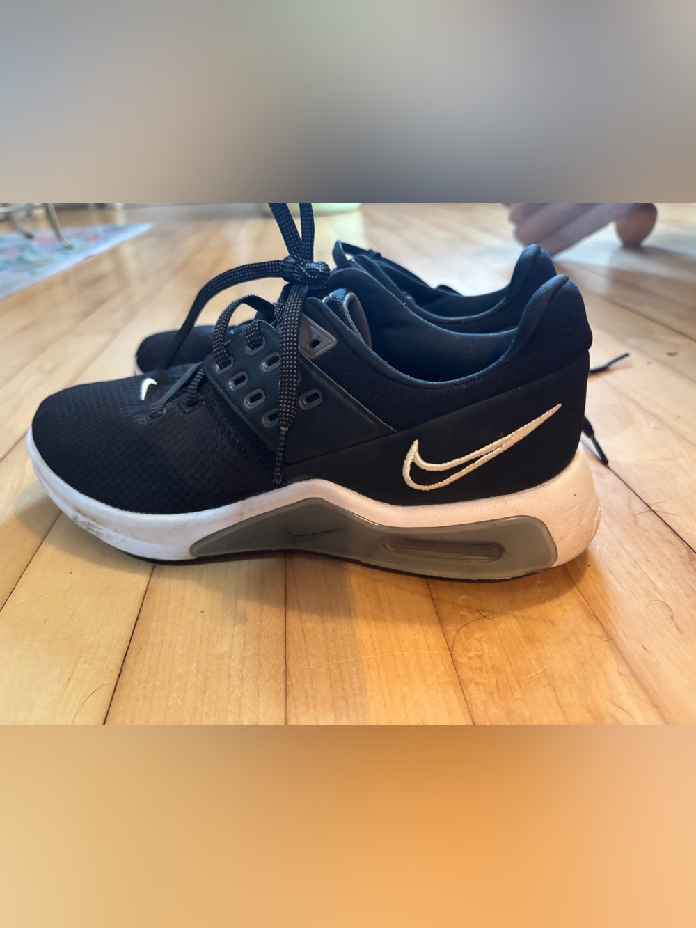 Nike Black and White Airmax Sz 9